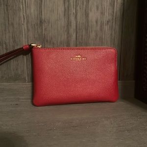 Coach purse brand new still has the tag .I will lower price if needed